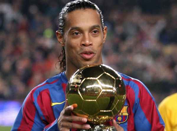 Роналдиньо (Ronaldinho) краткая биография футболиста
