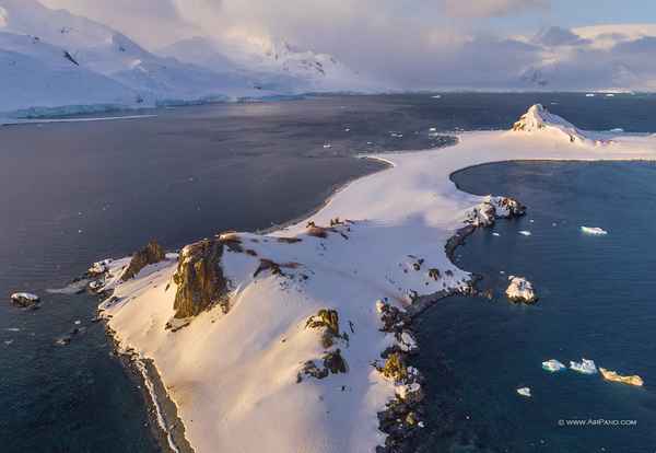 Остров полумесяца в Антарктиде – расположение и особенности